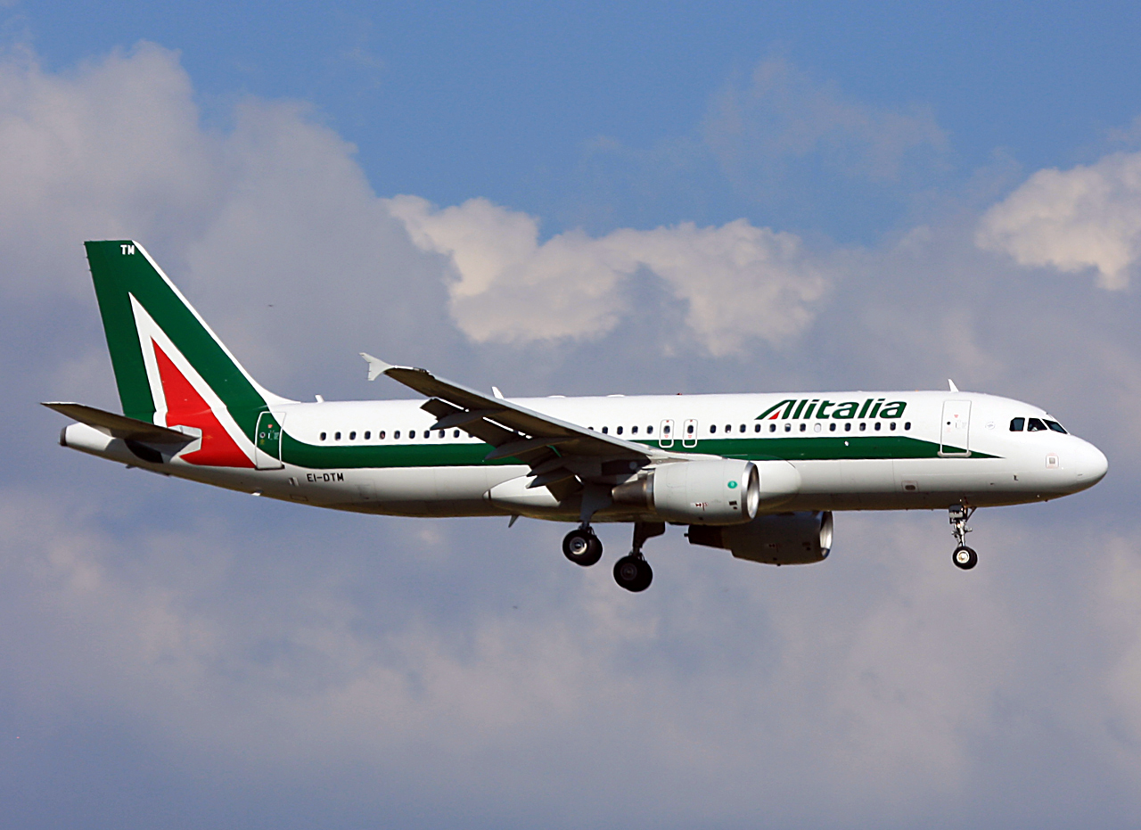 ITA Airways Guide: Italy's New National Carrier 2026 21 ITA Airways vs Alitalia comparison Italian airline transition national carrier rebranding aviation history analysis Europe