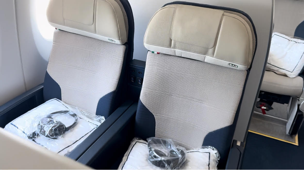 ITA Airways Guide: Italy's New National Carrier 2026 24 ITA Airways route network Italy worldwide destinations European intercontinental flights airline connectivity map national carrier