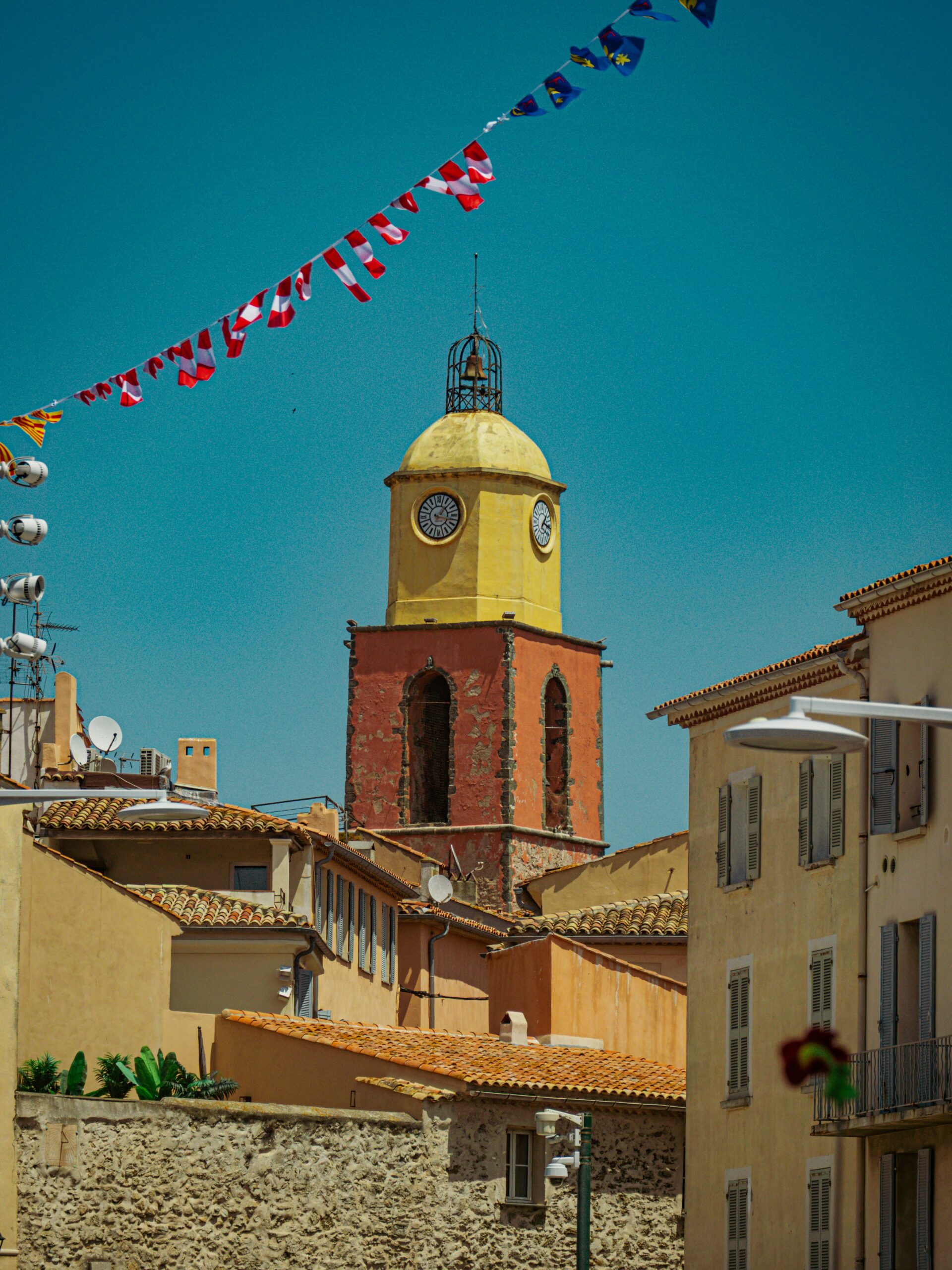 St Tropez Guide: 15 Best Beaches & Ultimate Luxury 2026 33 Les Caves du Roy St Tropez nightclub VIP Room French Riviera France party nightlife