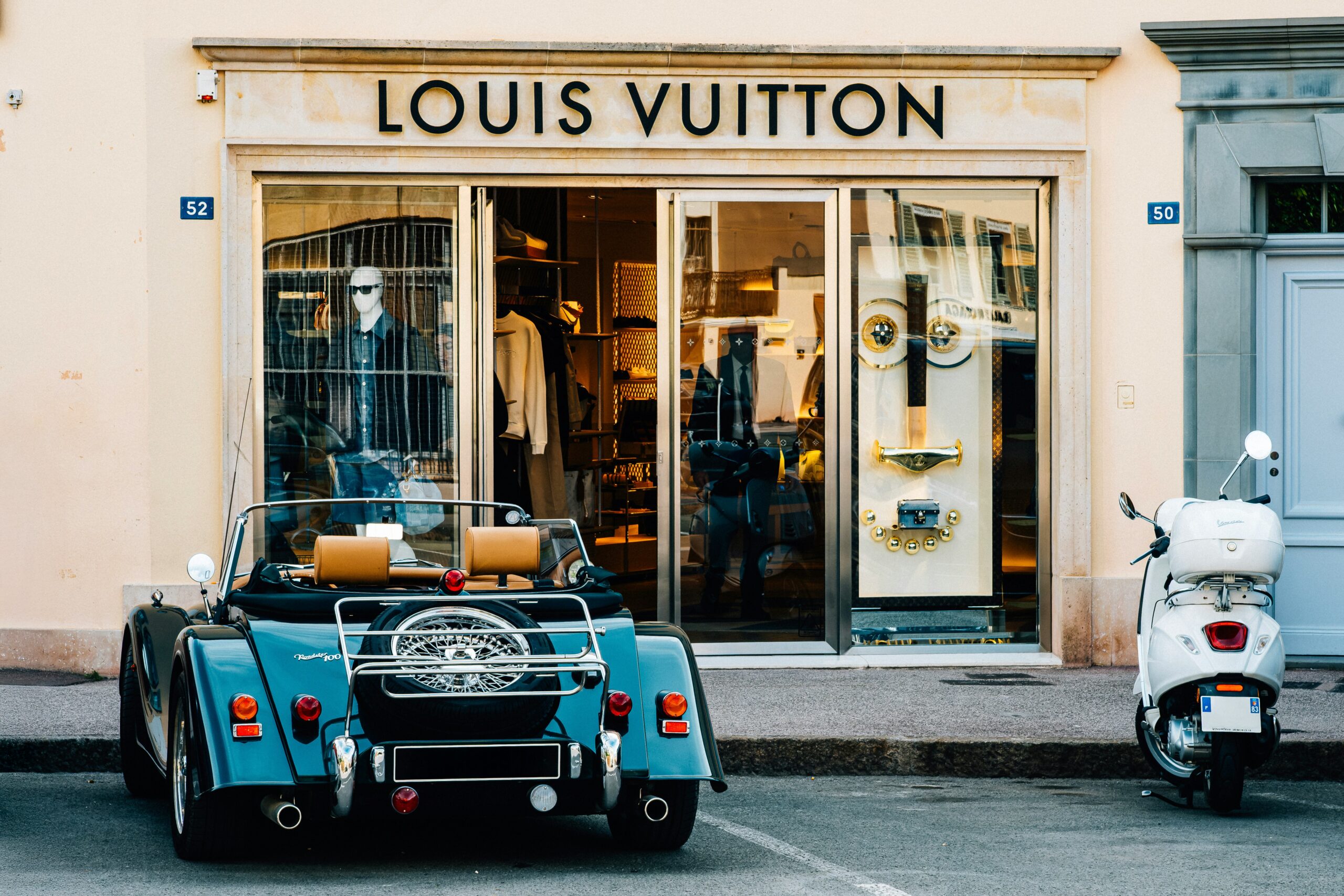 St Tropez Guide: 15 Best Beaches & Ultimate Luxury 2026 27 Les Caves du Roy St Tropez nightclub VIP Room French Riviera France party nightlife