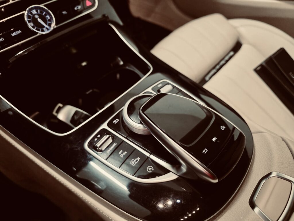 Mercedes V-Class VIP van Zurich family transport luxury group chauffeur ski equipment Alps transfer