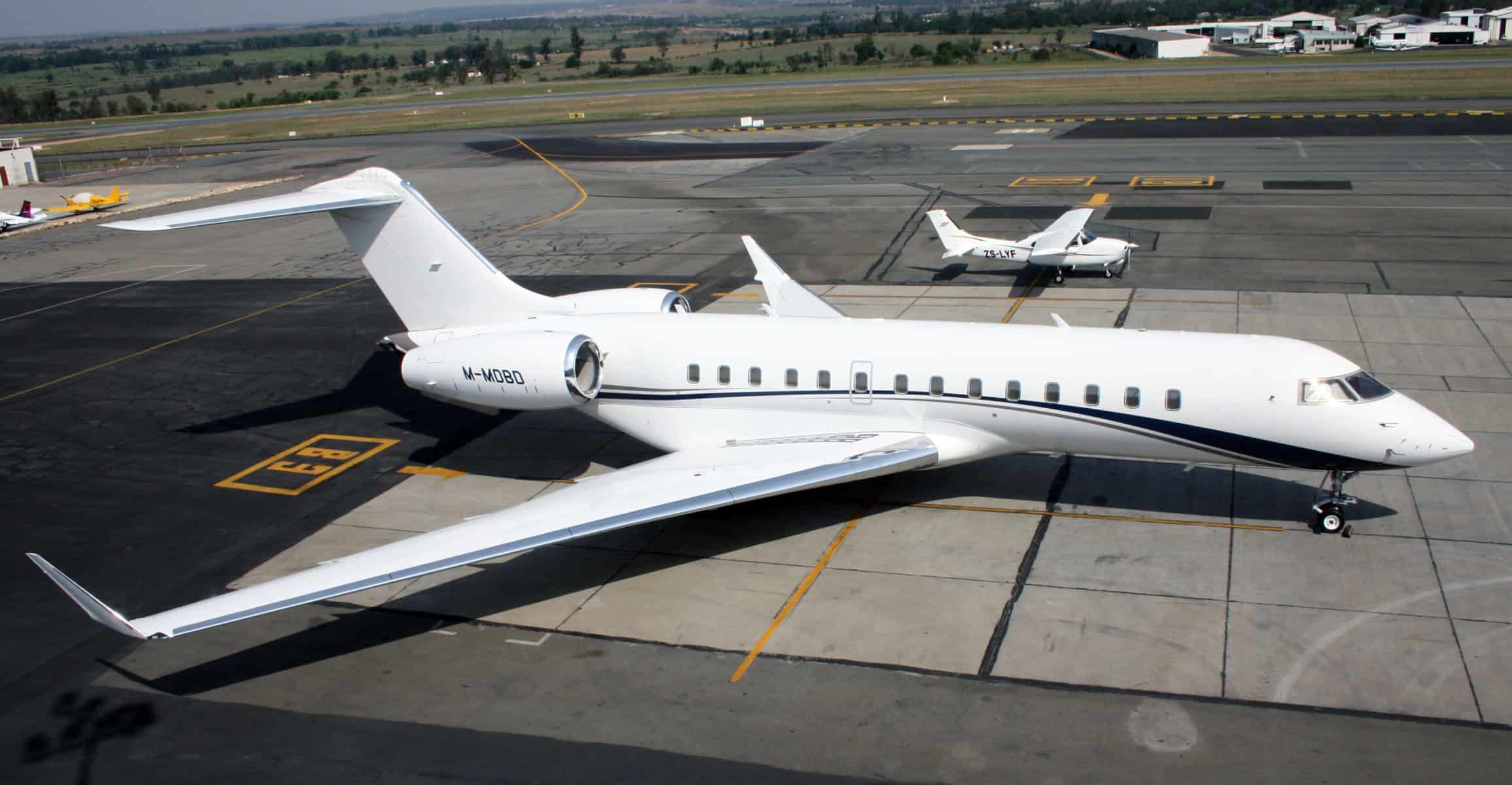 Global 6000 jet flexible wing design technology showing advanced aerodynamic engineering