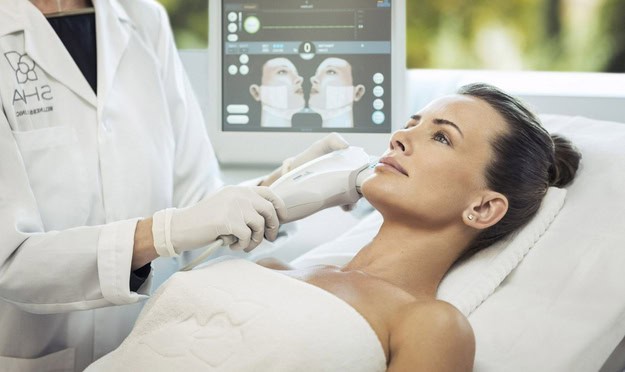 Luxury Wellness Retreats 2025: 7 Elite Biohacking Destinations 30 Luxury wellness retreats 2025 - Advanced medical spa treatment with professional practitioner performing facial analysis using high-tech diagnostic equipment and monitoring screens for personalized retreat selection