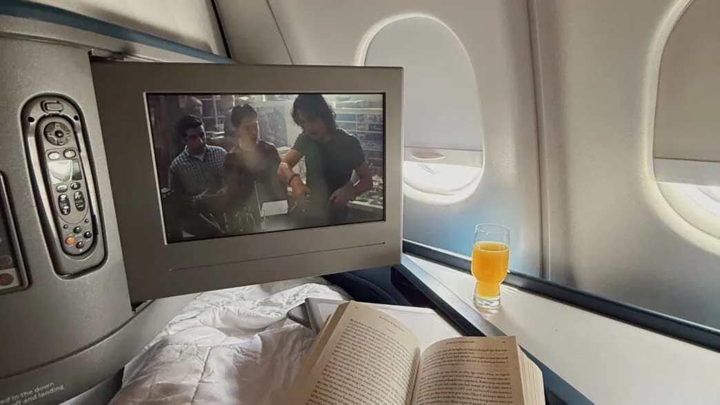 How to get cheap business class tickets 2026 premium cabin seats lie-flat business class interior international flight luxury travel