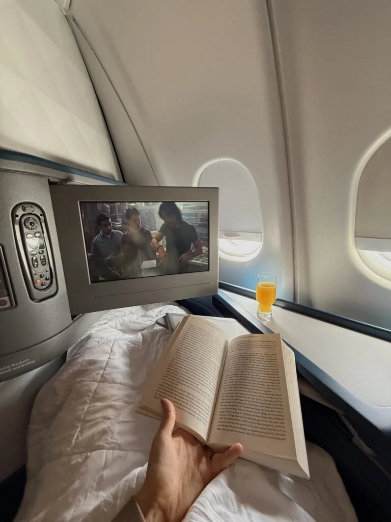 How to get cheap business class tickets 2026 premium cabin seats lie-flat business class interior international flight luxury travel